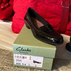 Clark’s. Never worn. 7 and a half narrow. Beautiful black leather